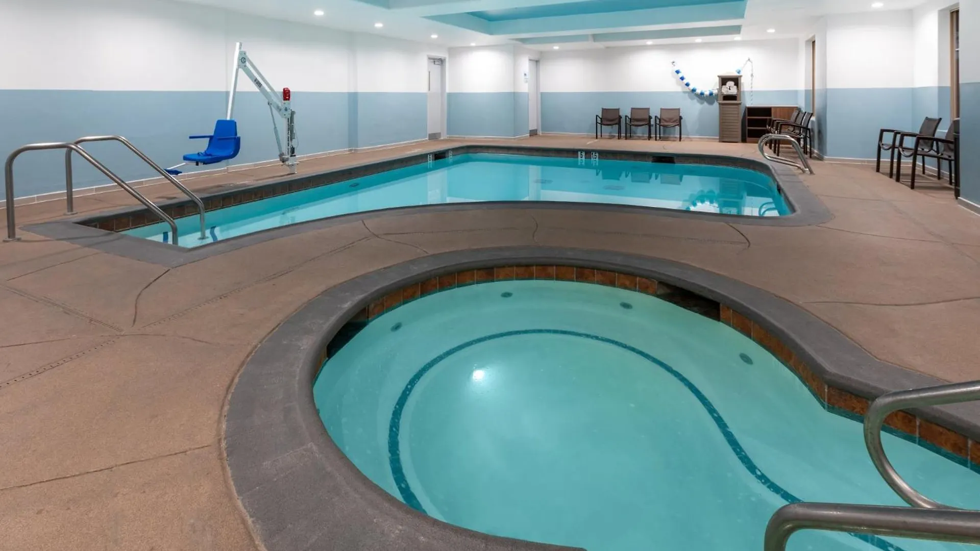 Holiday Inn Express & Suites Lathrop By Ihg Hotel