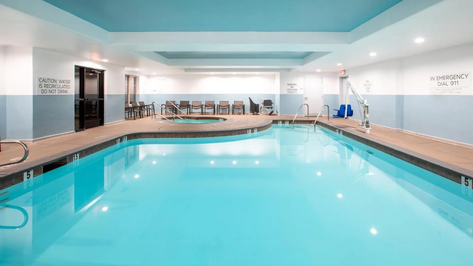 Holiday Inn Express & Suites Lathrop By Ihg 2*,  United States