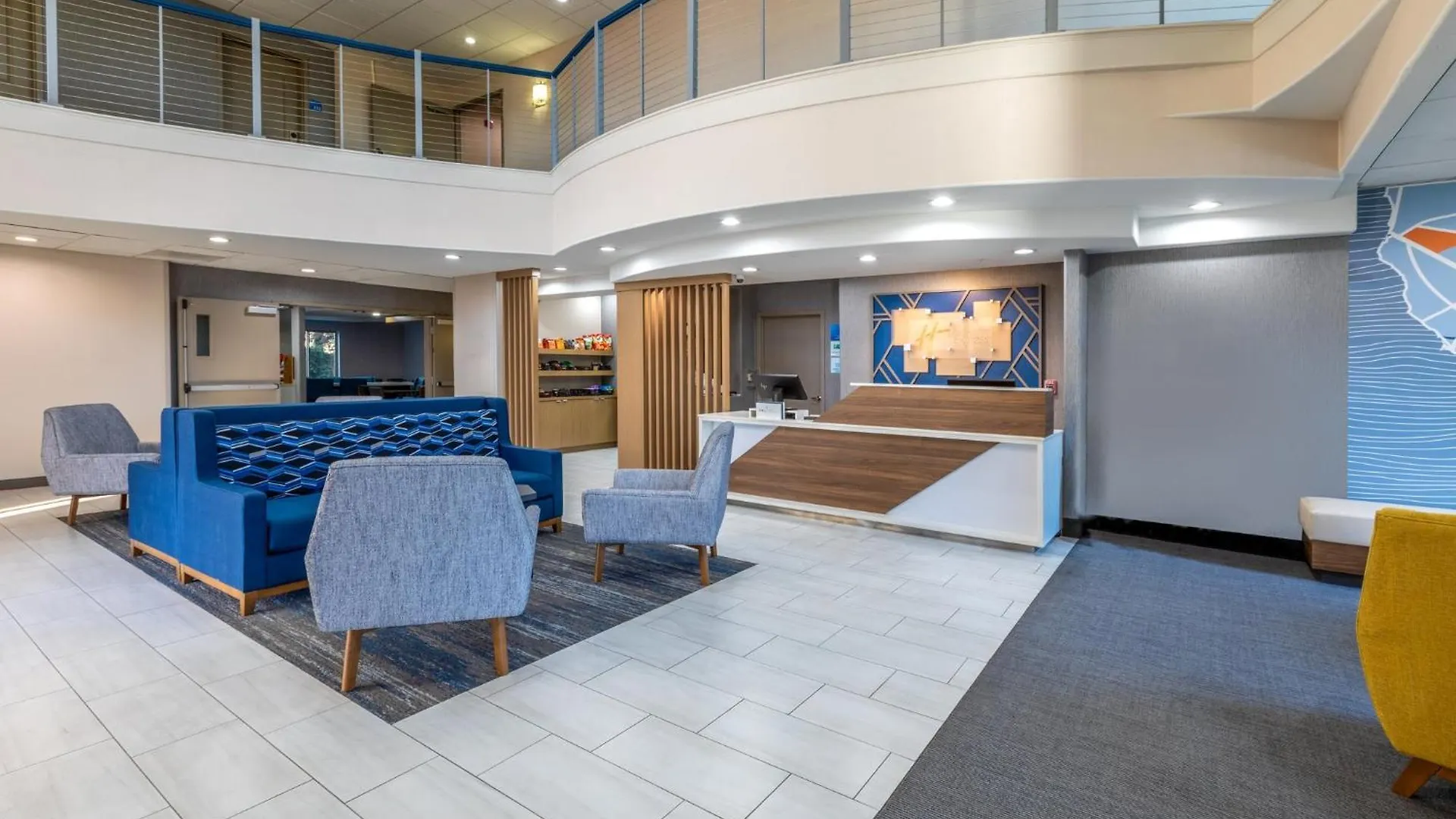 Holiday Inn Express & Suites Lathrop By Ihg 2*,