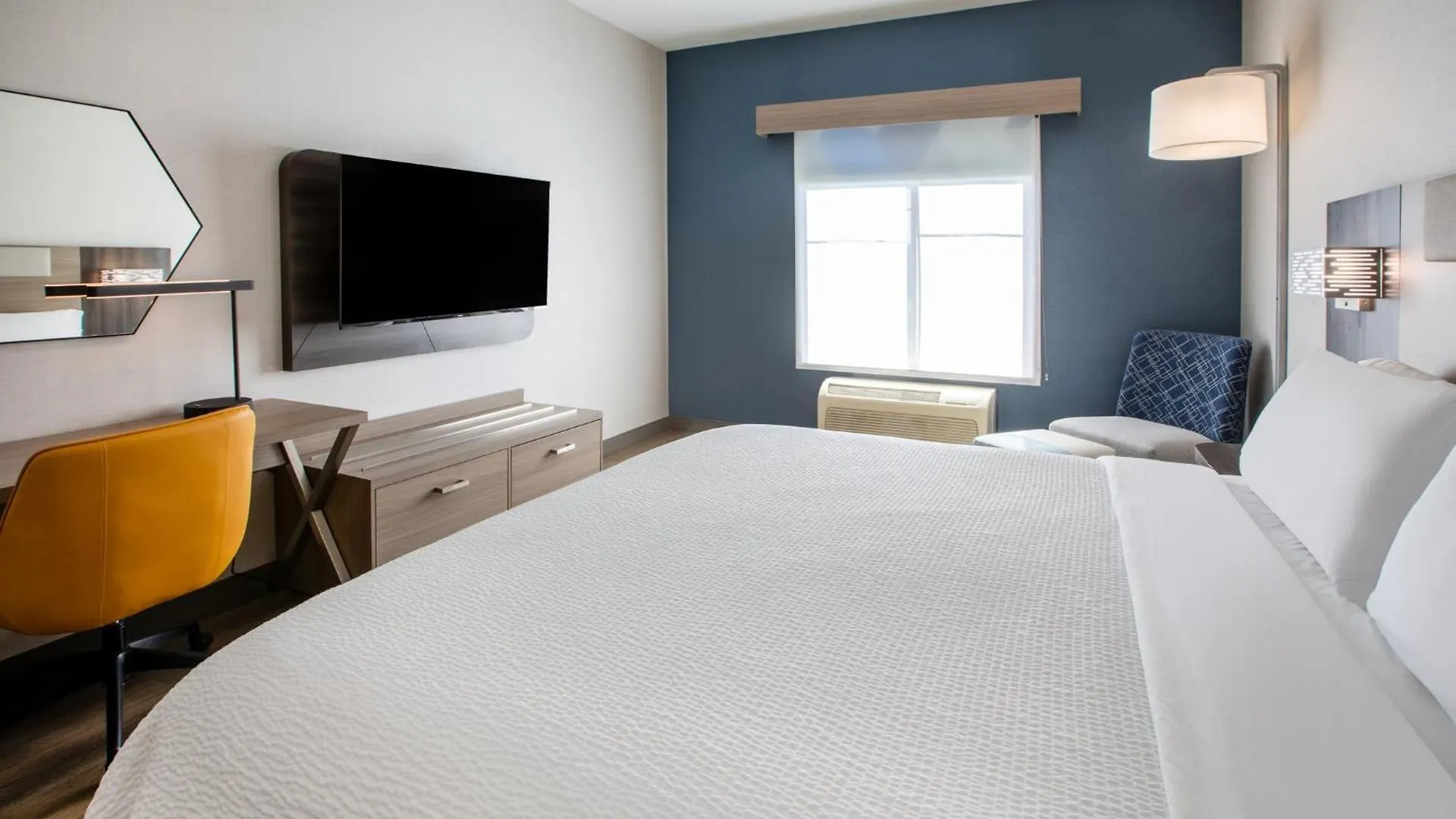 Holiday Inn Express & Suites Lathrop By Ihg
