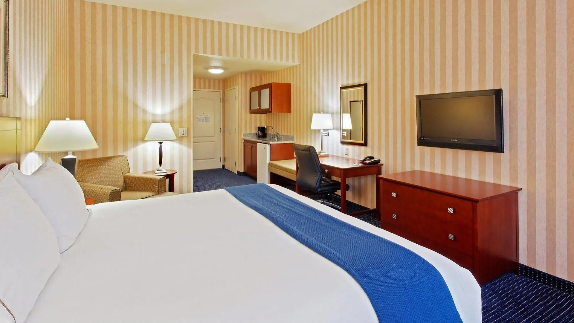 Holiday Inn Express & Suites Lathrop By Ihg