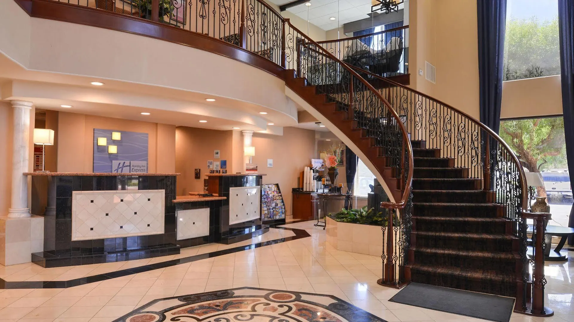 Holiday Inn Express & Suites Lathrop By Ihg 2*,  United States